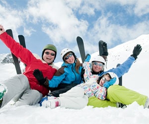 Partez en vacances au ski dans des stations de ski adaptées aux enfants; dès 242 € par personne (forfait inclus + matériel offert)