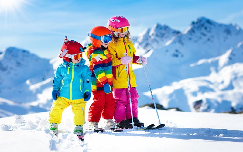 photo Partez en vacances au ski dans des stations de ski adaptées aux enfants; dès 242 € par personne (forfait inclus + matériel offert)